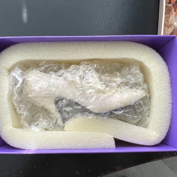 Just the Right Shoe Tying the Knot - Picture 7 of 9